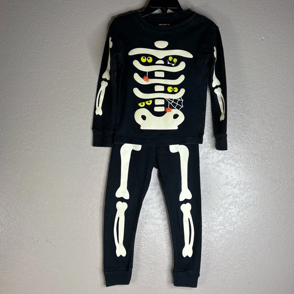 Carters Toddler Boy Halloween Skeleton Glow in Dark P.J.’s long sleeve 3-6 month